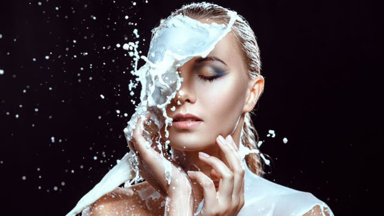 ചർമ്മം തിളക്കമുള്ളതാക്കാൻ പാൽ ; ഈ രീതിയിൽ ഉപയോഗിക്കൂ ചർമ്മം തിളക്കമുള്ളതാക്കാൻ പാൽ ; ഈ രീതിയിൽ ഉപയോഗിക്കൂ