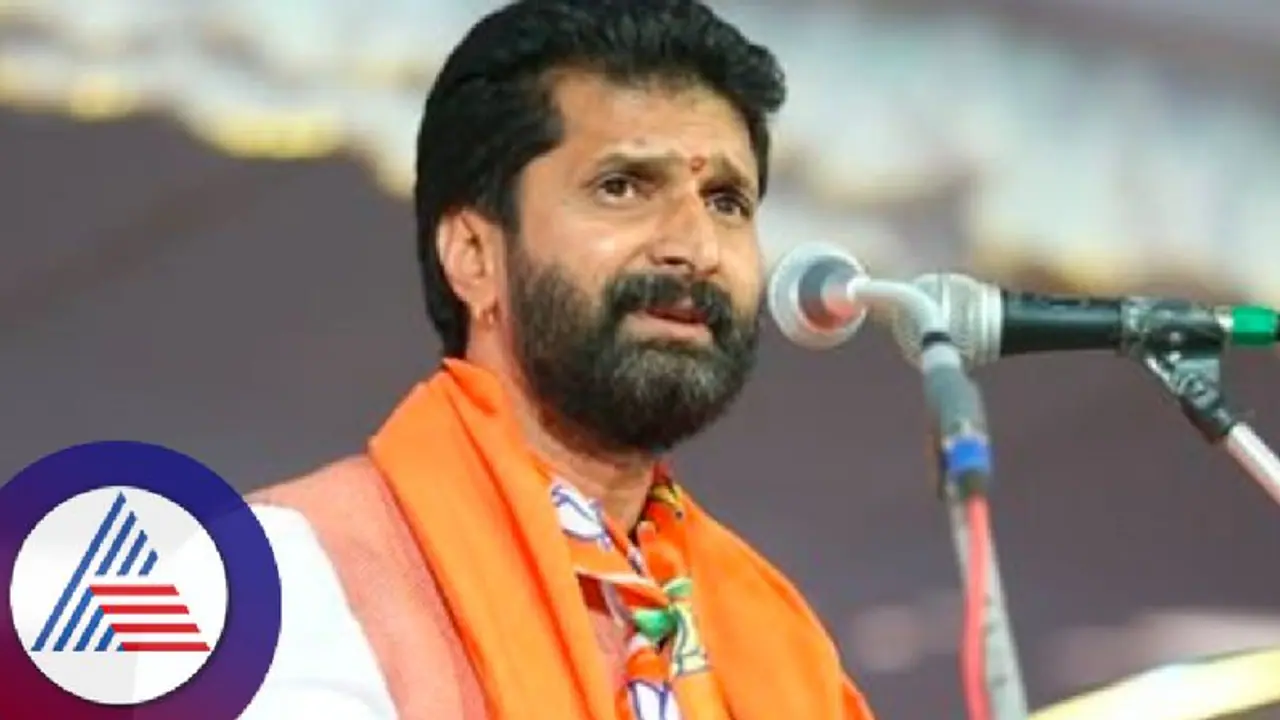 ಜಮೀರ್ ಅಹ್ಮದ್ ಕಮ್ಯೂನಲ್ ಅಲ್ಲವೇ ಅಲ್ಲ, ಅವರೊಬ್ಬ ಮೋಸ್ಟ್ ಸೆಕ್ಯೂಲರ್: ಸಿ.ಟಿ. ರವಿ ಜಮೀರ್ ಅಹ್ಮದ್ ಕಮ್ಯೂನಲ್ ಅಲ್ಲವೇ ಅಲ್ಲ, ಅವರೊಬ್ಬ ಮೋಸ್ಟ್ ಸೆಕ್ಯೂಲರ್: ಸಿ.ಟಿ. ರವಿ