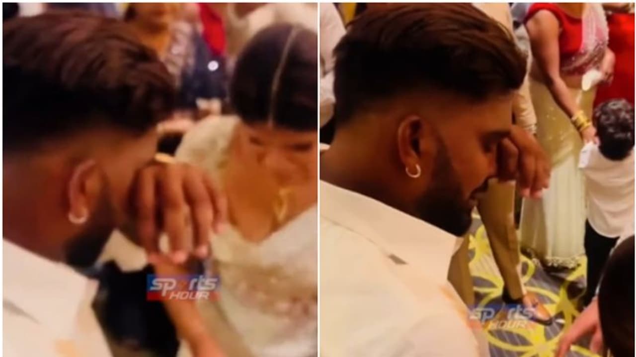 പിരിഞ്ഞിരിക്കാനാവില്ല! സഹോദരിയുടെ വിവാഹദിനം നിയന്ത്രണംവിട്ട് പൊട്ടിക്കരഞ്ഞ് വാനിന്ദു ഹസരങ്ക പിരിഞ്ഞിരിക്കാനാവില്ല! സഹോദരിയുടെ വിവാഹദിനം നിയന്ത്രണംവിട്ട് പൊട്ടിക്കരഞ്ഞ് വാനിന്ദു ഹസരങ്ക