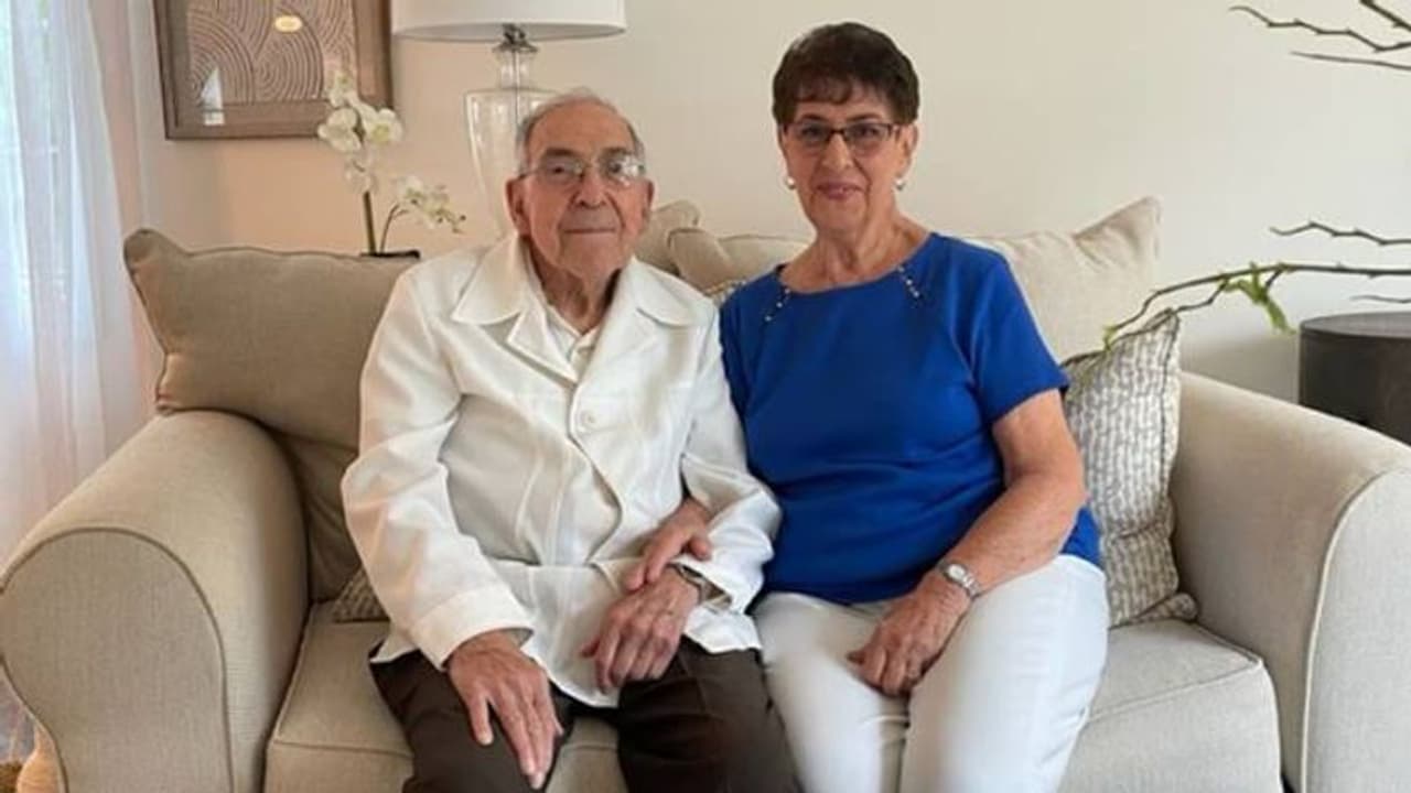 64 വർഷം മുമ്പ് കണ്ട് പ്രണയിച്ചു, വിവാഹിതരാവാനൊരുങ്ങി 93 കാരനും 83 കാരിയും