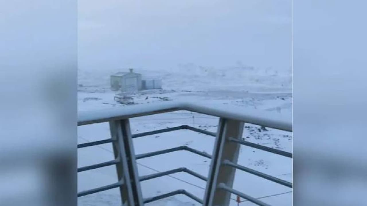 മറ്റൊരു ഗ്രഹത്തിൽ ചെന്നതുപോലെ; നെറ്റിസൺസിനെ അമ്പരപ്പിച്ച് അന്റാർട്ടിക്കയുടെ വീഡിയോ മറ്റൊരു ഗ്രഹത്തിൽ ചെന്നതുപോലെ; നെറ്റിസൺസിനെ അമ്പരപ്പിച്ച് അന്റാർട്ടിക്കയുടെ വീഡിയോ