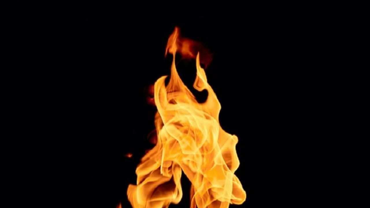 குழந்தைகளுடன் தீக்குளித்த மனநலம் பாதிக்கப்பட்ட பெண்! அதிர்ச்சியில் உயிரை விட்ட தந்தை! குழந்தைகளுடன் தீக்குளித்த மனநலம் பாதிக்கப்பட்ட பெண்! அதிர்ச்சியில் உயிரை விட்ட தந்தை!