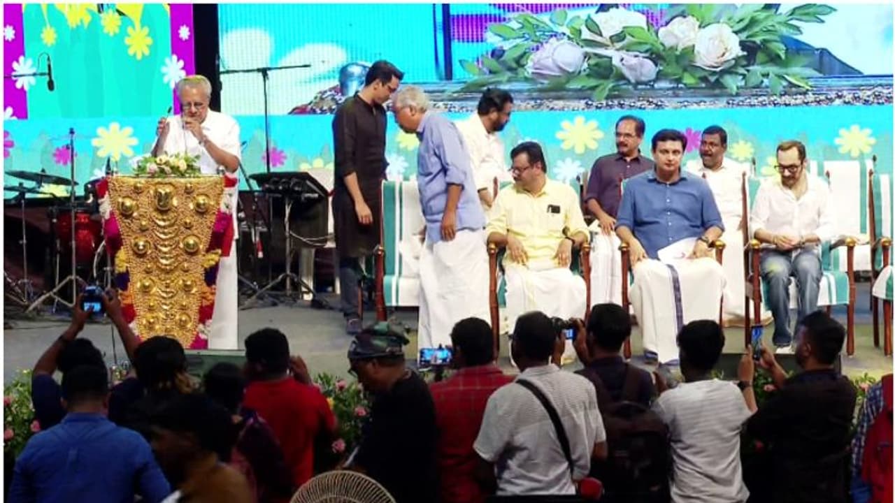 സംസ്ഥാന സർക്കാരിന്റെ ഓണം വാരാഘോഷത്തിന് തുടക്കം, പൊളിവചനങ്ങൾ തിരിച്ചറിയണമെന്ന് മുഖ്യമന്ത്രി സംസ്ഥാന സർക്കാരിന്റെ ഓണം വാരാഘോഷത്തിന് തുടക്കം, പൊളിവചനങ്ങൾ തിരിച്ചറിയണമെന്ന് മുഖ്യമന്ത്രി