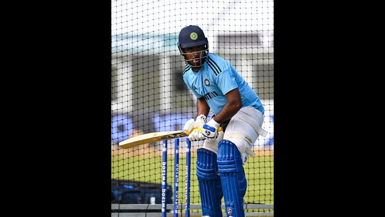 ഇഷാന് കിഷന് മധ്യനിരയ്ക്ക് അനുയോജ്യനല്ല! മധ്യനിരയില് രാഹുലിന് പകരം സഞ്ജു വരട്ടെ ഇഷാന് കിഷന് മധ്യനിരയ്ക്ക് അനുയോജ്യനല്ല! മധ്യനിരയില് രാഹുലിന് പകരം സഞ്ജു വരട്ടെ