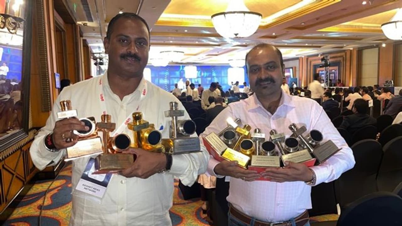 ENBA விருது விழாவில் 9 விருதுகளை வென்ற ஏசியாநெட் சுவர்ணா நியூஸ்! ENBA விருது விழாவில் 9 விருதுகளை வென்ற ஏசியாநெட் சுவர்ணா நியூஸ்!