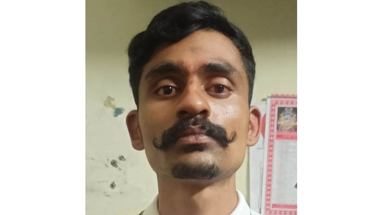 Bengaluru: ಗುರಾಯಿಸಿ, ನಿಂದಿಸಿದ ಎಂದು ಬಾಲ್ಯ ಸ್ನೇಹಿತಗೆ ಚಾಕು ಇರಿದ Bengaluru: ಗುರಾಯಿಸಿ, ನಿಂದಿಸಿದ ಎಂದು ಬಾಲ್ಯ ಸ್ನೇಹಿತಗೆ ಚಾಕು ಇರಿದ