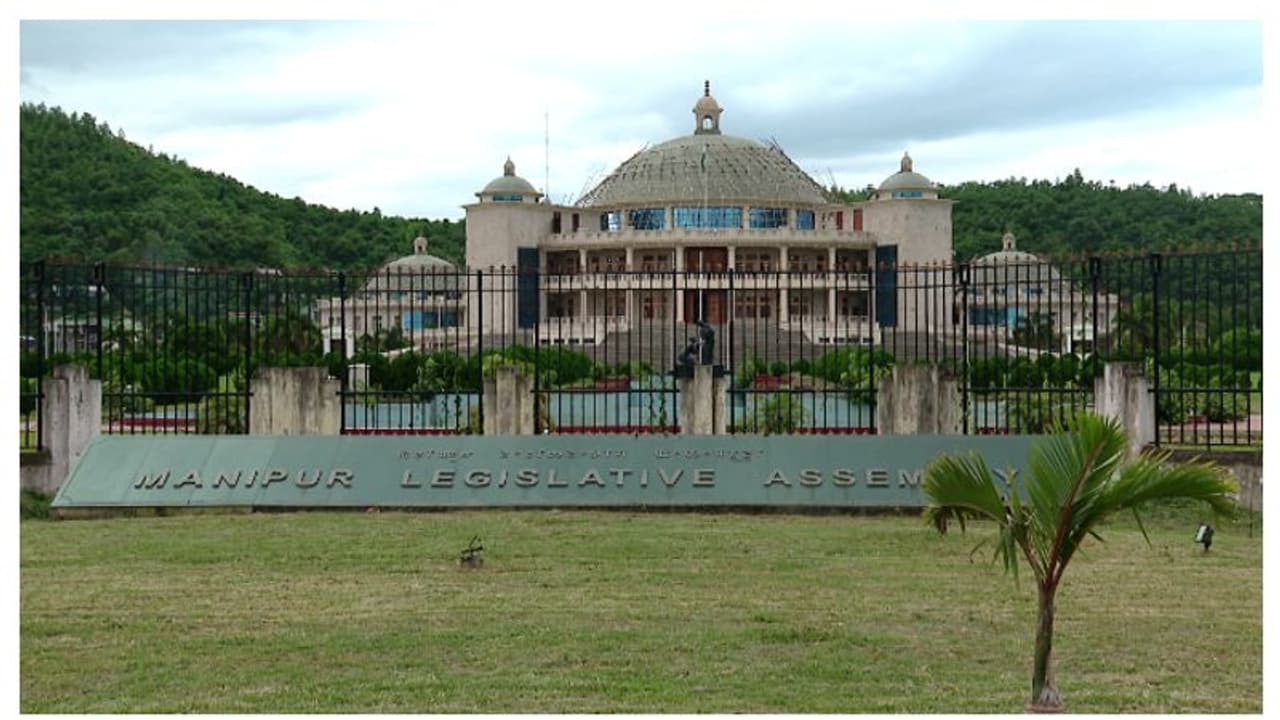 മണിപ്പൂർ കലാപം; ഒരു ദിവസത്തെ നിയമസഭാ സമ്മേളനം ഇന്ന് ചേരും, പ്രഹസനമെന്ന് കോൺഗ്രസ്, പ്രതിപക്ഷ പ്രതിഷേധം മണിപ്പൂർ കലാപം; ഒരു ദിവസത്തെ നിയമസഭാ സമ്മേളനം ഇന്ന് ചേരും, പ്രഹസനമെന്ന് കോൺഗ്രസ്, പ്രതിപക്ഷ പ്രതിഷേധം