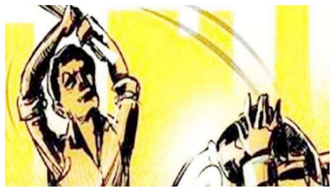 അടിച്ചതിന്റെ പ്രതികാരം, മുഖത്ത് മുളക് തേച്ച് വായിൽ തുണി തിരുകി 15കാരൻ അച്ഛന്റെ തലക്കടിച്ചു; ആത്മഹത്യാശ്രമം അടിച്ചതിന്റെ പ്രതികാരം, മുഖത്ത് മുളക് തേച്ച് വായിൽ തുണി തിരുകി 15കാരൻ അച്ഛന്റെ തലക്കടിച്ചു; ആത്മഹത്യാശ്രമം