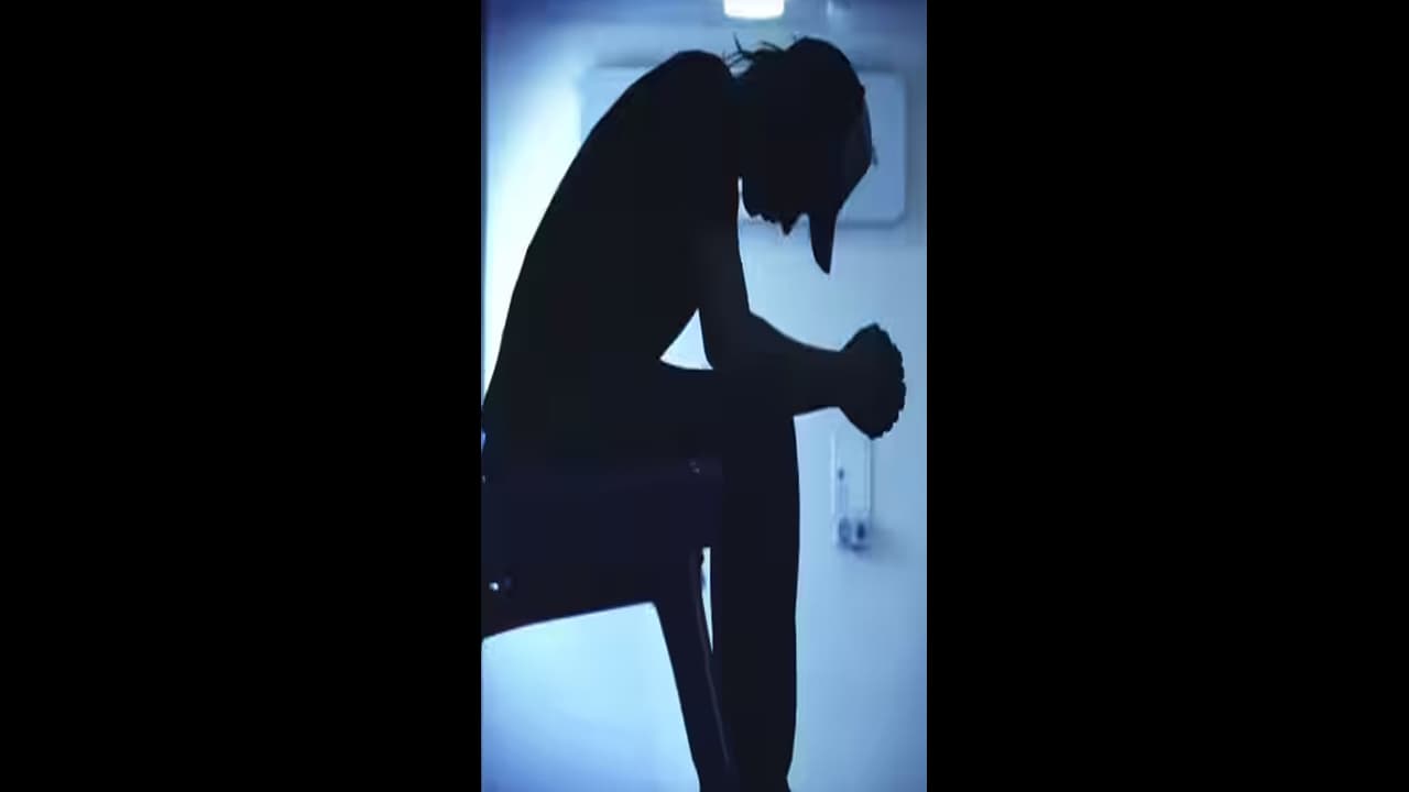 సెల్‌ఫోన్‌ పోయిందని యువకుడి ఆత్మహత్య.. 