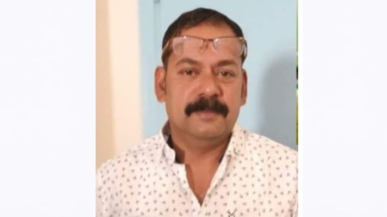 നെഞ്ചുവേദനയെ തുടര്ന്ന് ചികിത്സയിലിരിക്കെ മരിച്ച പ്രവാസിയുടെ മൃതദേഹം നാട്ടിലെത്തിച്ചു നെഞ്ചുവേദനയെ തുടര്ന്ന് ചികിത്സയിലിരിക്കെ മരിച്ച പ്രവാസിയുടെ മൃതദേഹം നാട്ടിലെത്തിച്ചു