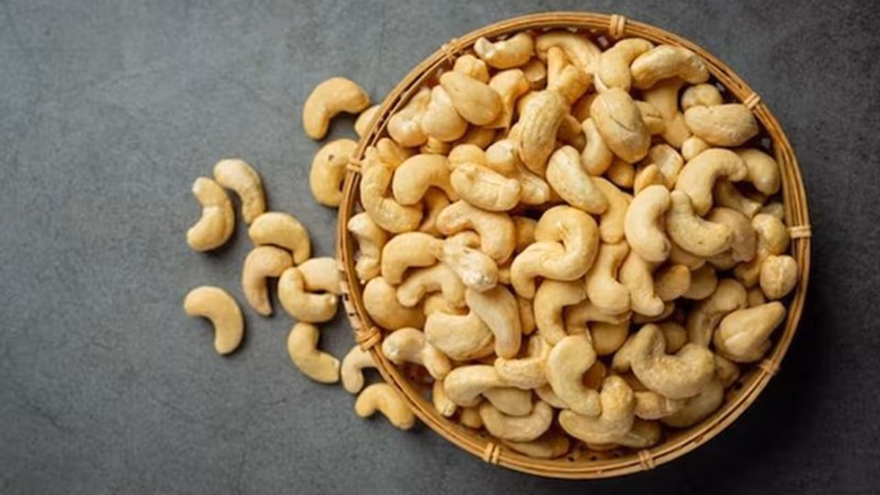 Skin friendly Nuts: 5 incredible advantages of eating Cashews