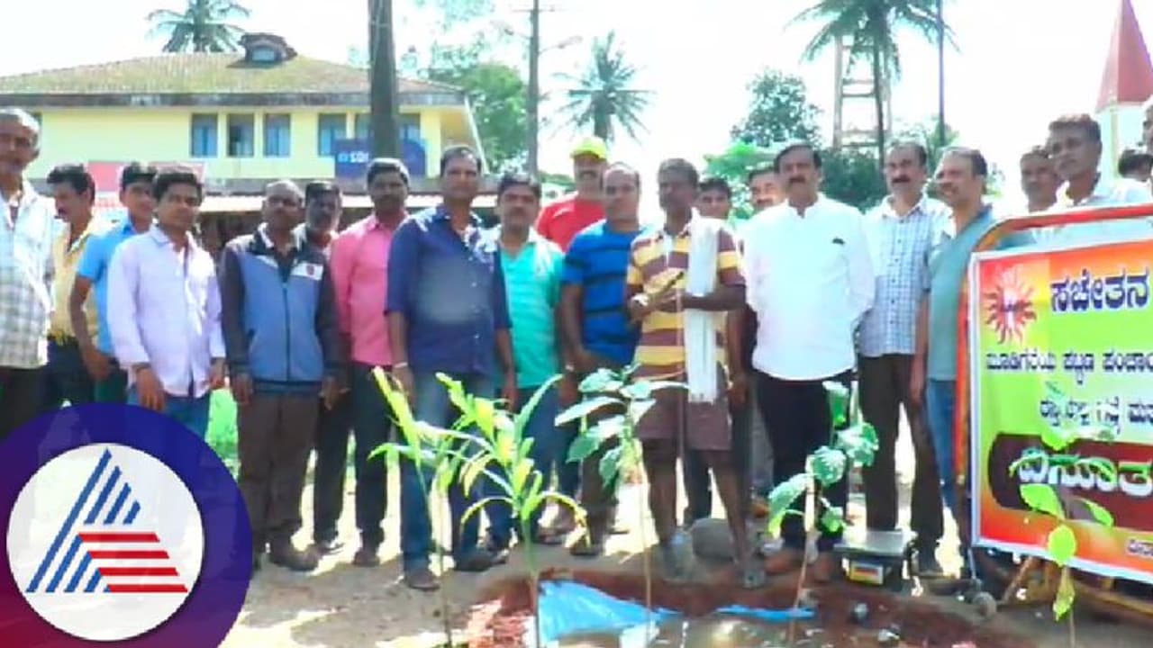Road pathole: ರಸ್ತೆಗುಂಡಿಗೆ ಮೀನು ಬಿಟ್ಟು ಭತ್ತದ ಸಸಿ ನೆಟ್ಟು ಸಚೇತನ ಸಂಘ ವಿನೂತನ ಪ್ರತಿಭಟನೆ Road pathole: ರಸ್ತೆಗುಂಡಿಗೆ ಮೀನು ಬಿಟ್ಟು ಭತ್ತದ ಸಸಿ ನೆಟ್ಟು ಸಚೇತನ ಸಂಘ ವಿನೂತನ ಪ್ರತಿಭಟನೆ