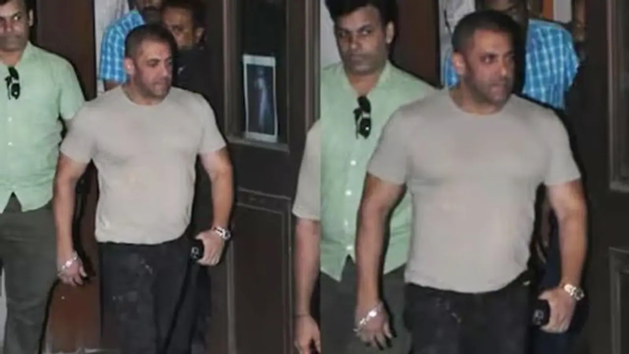 Salman Khan spotted exiting dubbing studio amid security donning 'bald' look; intrigues fans curiosity Salman Khan spotted exiting dubbing studio amid security donning 'bald' look; intrigues fans curiosity