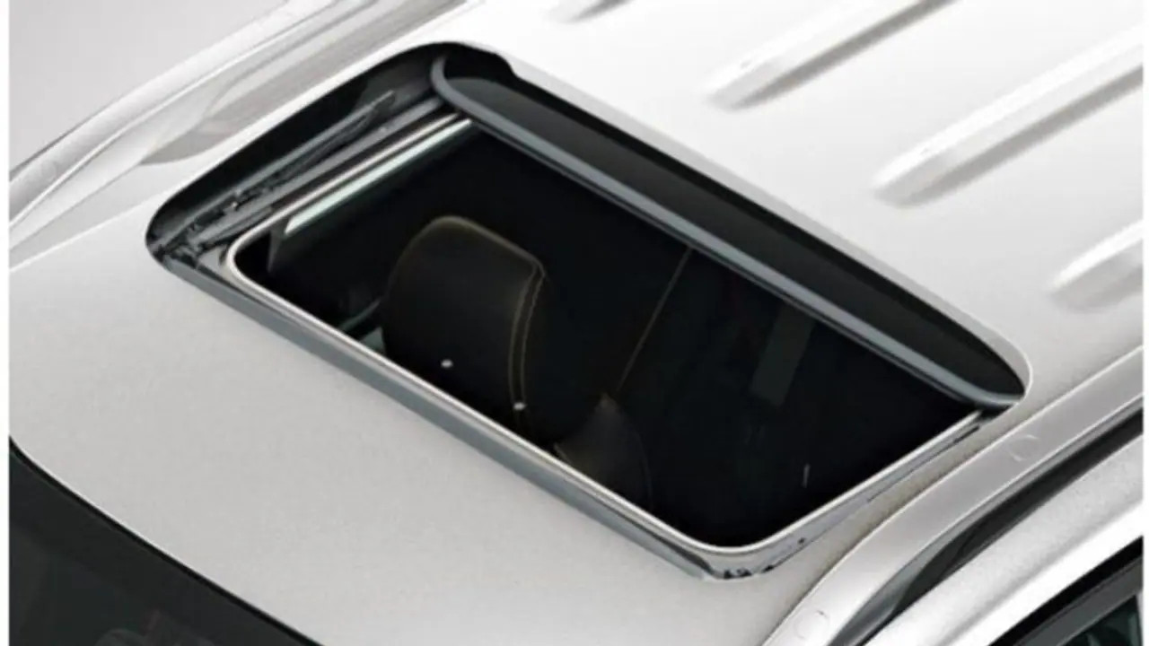 ഈ ജനപ്രിയ വാഹനം ഇനി കൂടുതൽ പ്രിയങ്കരമാവും; സണ്‍റൂഫ് കൂടി ഉൾപ്പെടുത്തി കിടിലൻ ഫീച്ചറുകളുമായി എത്തിക്കഴിഞ്ഞു