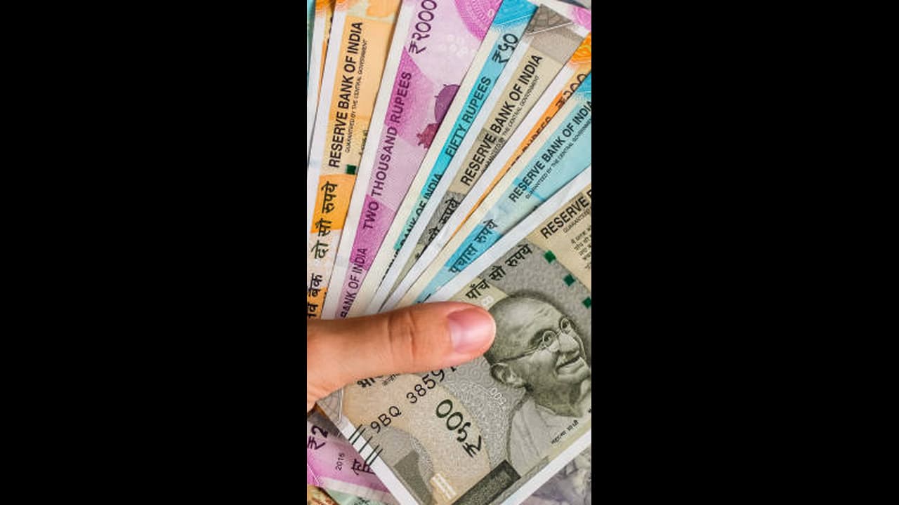 வங்கிக் கணக்கில் மாயமாகும் ரூ.295: என்ன காரணம்?