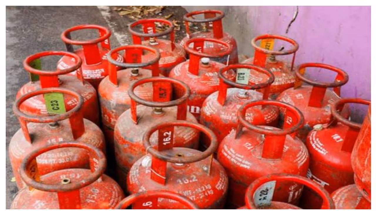 ജനത്തിന് ആശ്വാസം; പാചകവാതക വില കുറച്ചു, തീരുമാനം കേന്ദ്ര മന്ത്രിസഭായോ​ഗത്തിൽ