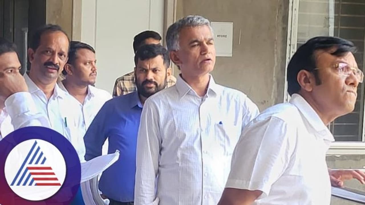 'ಯಾರ ದುಡ್ಡು? ನಿಮ್ಮನೆದಾ ಅಥವಾ ನಮ್ಮನೆ ಹಣವಾ?: ಅಧಿಕಾರಿಗಳ ವಿರುದ್ಧ ಕಂದಾಯ ಸಚಿವ ಕೃಷ್ಣ ಬೈರೇಗೌಡ ಗರಂ 'ಯಾರ ದುಡ್ಡು? ನಿಮ್ಮನೆದಾ ಅಥವಾ ನಮ್ಮನೆ ಹಣವಾ?: ಅಧಿಕಾರಿಗಳ ವಿರುದ್ಧ ಕಂದಾಯ ಸಚಿವ ಕೃಷ್ಣ ಬೈರೇಗೌಡ ಗರಂ