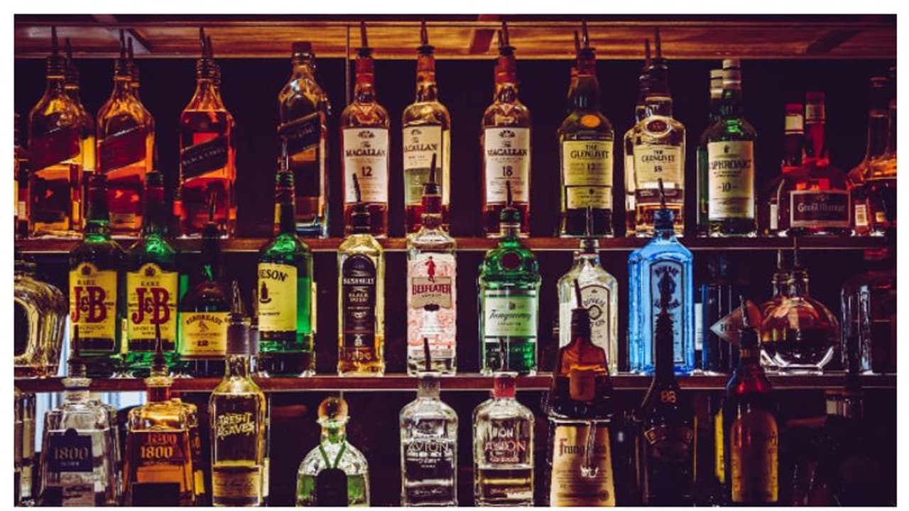 സംസ്ഥാനത്ത് ഓണ ദിവസങ്ങളിൽ റെക്കോർഡ് മദ്യ വിൽപ്പന; എട്ട് ദിവസം കൊണ്ട് വിറ്റുപോയത് 665 കോടിയുടെ മദ്യം സംസ്ഥാനത്ത് ഓണ ദിവസങ്ങളിൽ റെക്കോർഡ് മദ്യ വിൽപ്പന; എട്ട് ദിവസം കൊണ്ട് വിറ്റുപോയത് 665 കോടിയുടെ മദ്യം