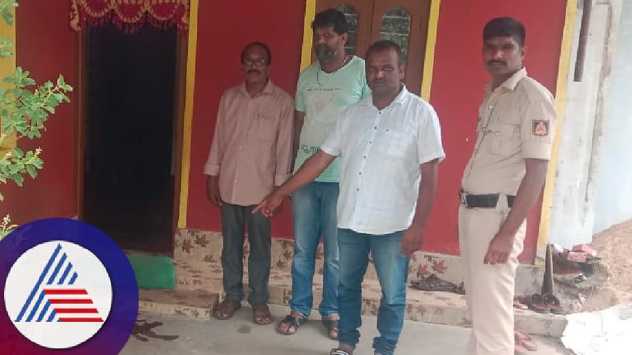 ಜಗಳವಾಡಿ ಹೋಗಿದ್ದಕ್ಕೆ ಪತ್ನಿಯ ತವರು ಮನೆಗೇ ಮಾಟ ಮಾಡಿಸಿದ ಪತಿರಾಯ! ಜಗಳವಾಡಿ ಹೋಗಿದ್ದಕ್ಕೆ ಪತ್ನಿಯ ತವರು ಮನೆಗೇ ಮಾಟ ಮಾಡಿಸಿದ ಪತಿರಾಯ!