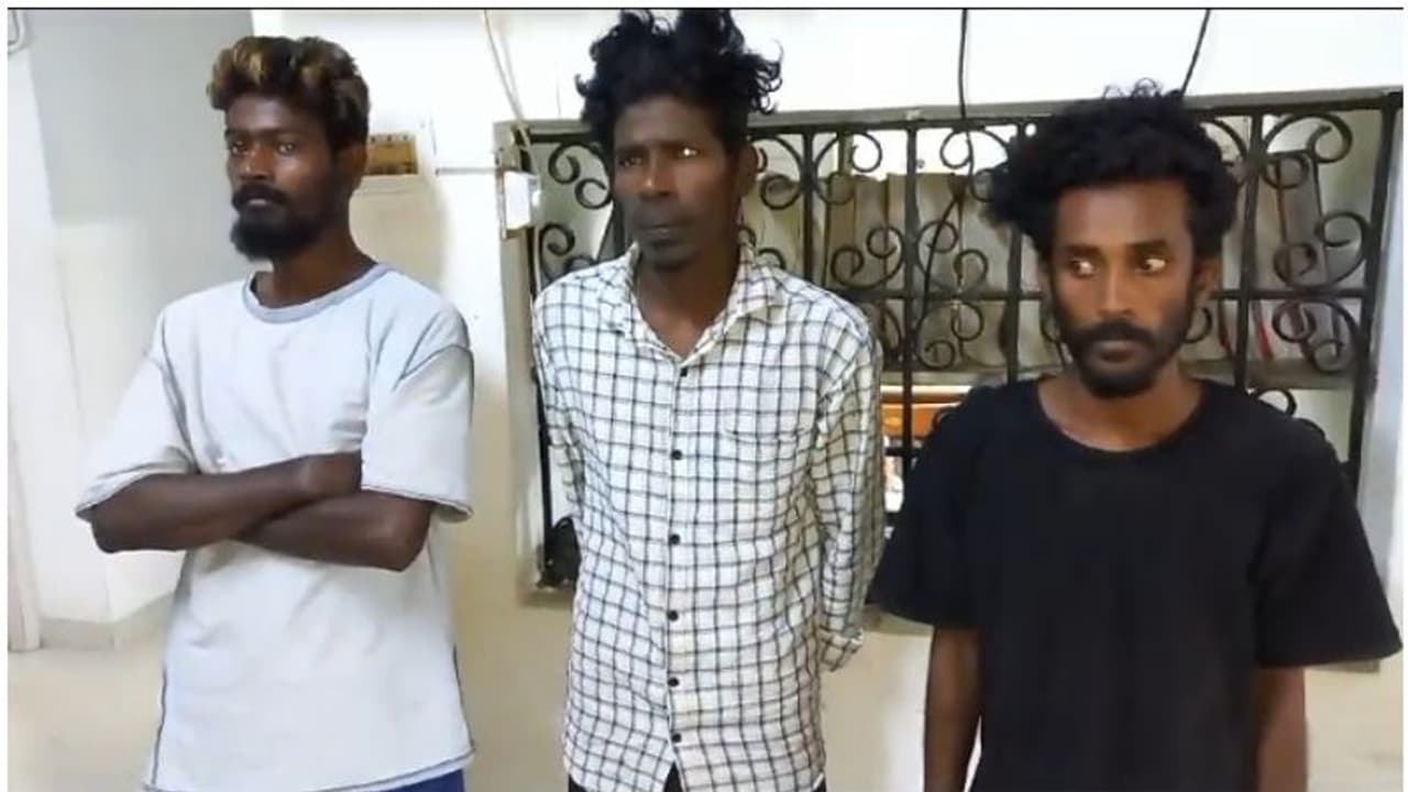 യുവാക്കളെ മർദ്ദിച്ച് പണവും മൊബൈൽ ഫോണുകളും തട്ടിയെടുത്തു; പ്രതികൾ അറസ്റ്റിൽ യുവാക്കളെ മർദ്ദിച്ച് പണവും മൊബൈൽ ഫോണുകളും തട്ടിയെടുത്തു; പ്രതികൾ അറസ്റ്റിൽ