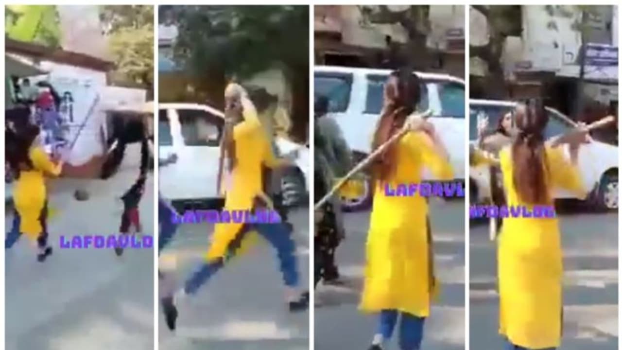 ഓടിച്ചിട്ട് അടിയോട് അടി; യുവതിയെ നടുറോട്ടില് ഓടിച്ചിട്ട് വടി കൊണ്ട് അടിക്കുന്ന സ്ത്രീകളുടെ വീഡിയോ വൈറല് ! ഓടിച്ചിട്ട് അടിയോട് അടി; യുവതിയെ നടുറോട്ടില് ഓടിച്ചിട്ട് വടി കൊണ്ട് അടിക്കുന്ന സ്ത്രീകളുടെ വീഡിയോ വൈറല് !