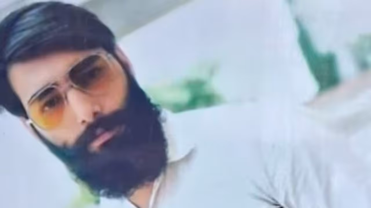 டெல்லியில் பயங்கரம்.. அமேசான் மேனேஜர் 5 பேர் கொண்ட கும்பலால் சுட்டுக்கொலை.! டெல்லியில் பயங்கரம்.. அமேசான் மேனேஜர் 5 பேர் கொண்ட கும்பலால் சுட்டுக்கொலை.!