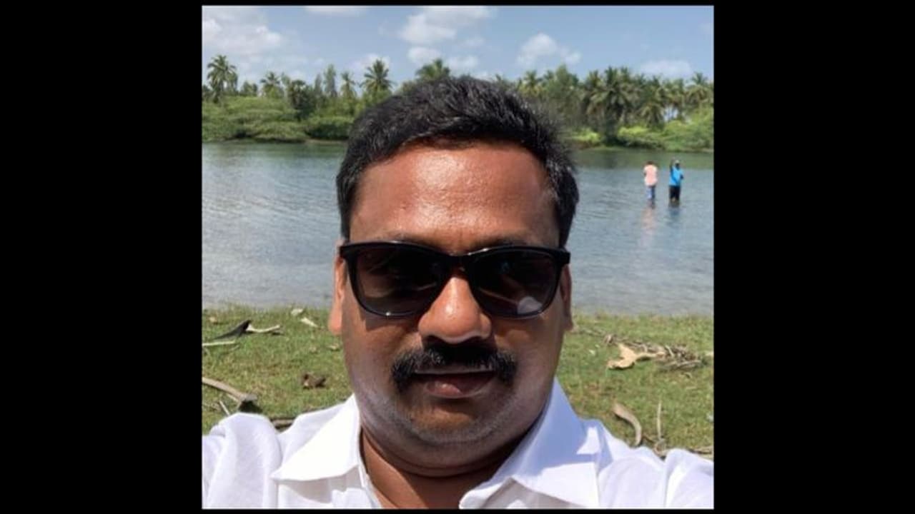 ரூ.50 கோடி மதிப்பில் கோவில் நிலம் கையாடல்; பதுங்கியிருந்த மீன்வளத்துறை இயக்குநர் அதிரடி கைது ரூ.50 கோடி மதிப்பில் கோவில் நிலம் கையாடல்; பதுங்கியிருந்த மீன்வளத்துறை இயக்குநர் அதிரடி கைது