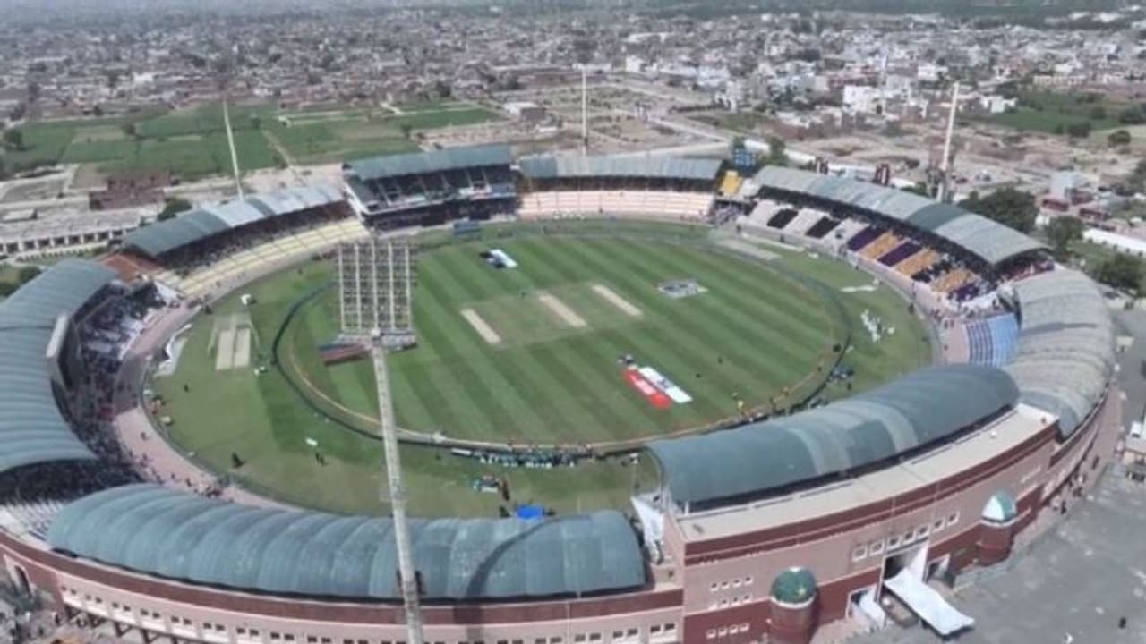 'നേപ്പാളിനെ കണ്ട് പഠിക്ക് ഹേ'; ഏഷ്യാ കപ്പ് കാണാനാളില്ല! മുള്‍ട്ടാനിലെ കാലി സ്റ്റേഡിയത്തിന് ട്രോള്‍ പൂരം