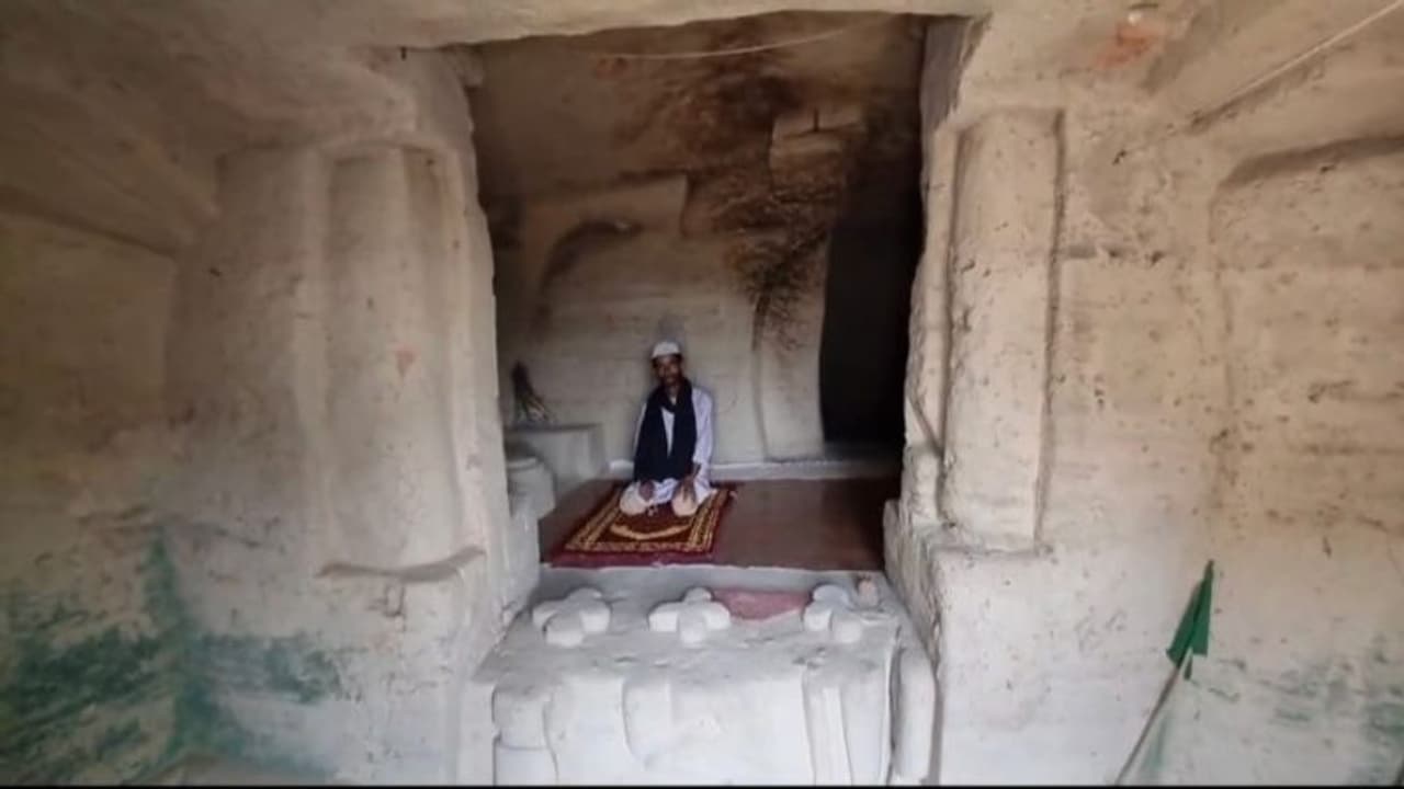 एक खुरपी से तैयार कर डाली जमीन के अंदर 11 कमरे की 2 मंजिला हवेली