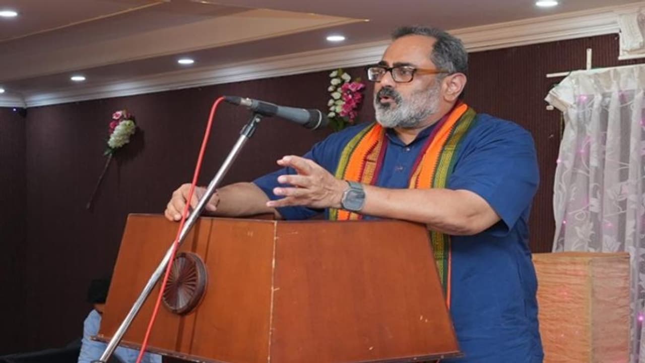 பிரதமர் மோடி தலைமையில் நாடு அடைந்த முன்னேற்றம்: தேர்தல் பிரசாரத்தில் பட்டியலிட்ட மத்திய அமைச்சர்! பிரதமர் மோடி தலைமையில் நாடு அடைந்த முன்னேற்றம்: தேர்தல் பிரசாரத்தில் பட்டியலிட்ட மத்திய அமைச்சர்!