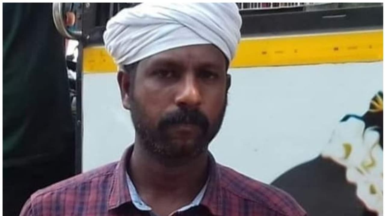 വടംവലി മത്സരത്തിനിടെ മരക്കൊമ്പ് ഒടിഞ്ഞ് വീണു; യുവാവിന് ദാരുണാന്ത്യം വടംവലി മത്സരത്തിനിടെ മരക്കൊമ്പ് ഒടിഞ്ഞ് വീണു; യുവാവിന് ദാരുണാന്ത്യം