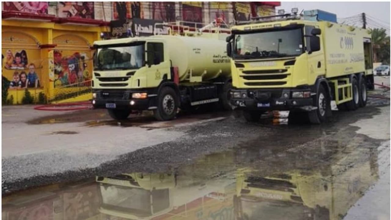 ഒമാനില് കൊമേഴ്സ്യല് സെന്ററില് തീപിടിത്തം; ആറ് പേര്ക്ക് പരിക്ക് ഒമാനില് കൊമേഴ്സ്യല് സെന്ററില് തീപിടിത്തം; ആറ് പേര്ക്ക് പരിക്ക്