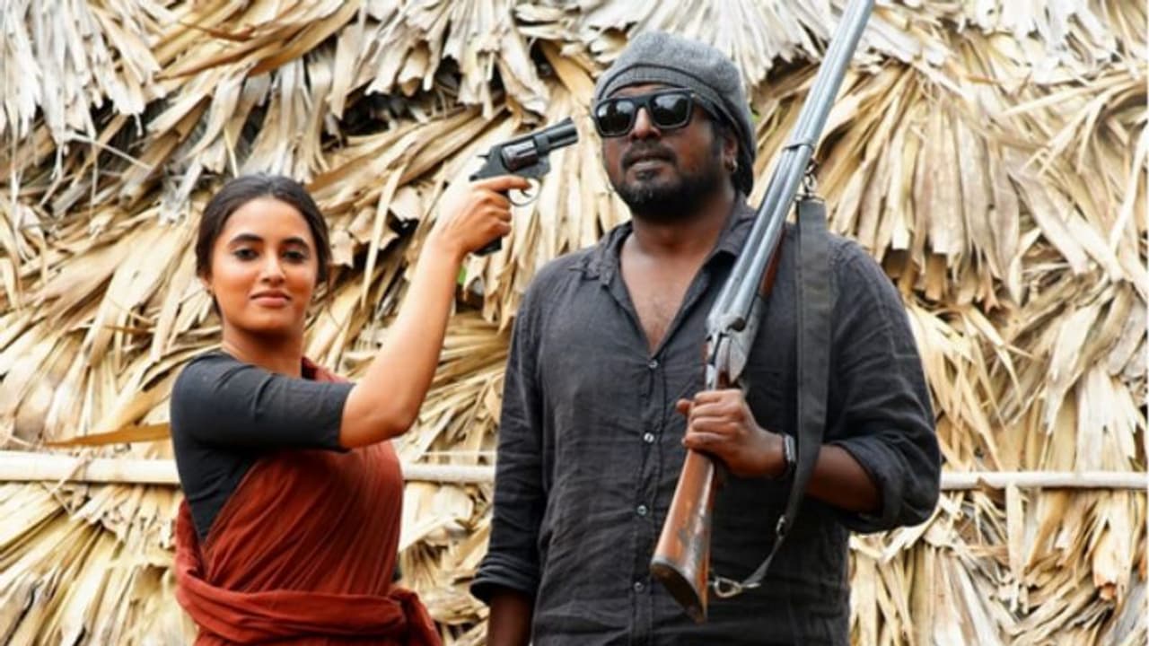 'സംവിധായകനു നേര്ക്ക് തോക്കുചൂണ്ടി പ്രിയങ്ക', ചിത്രത്തിനായി കാത്ത് ധനുഷ് ആരാധകര് 'സംവിധായകനു നേര്ക്ക് തോക്കുചൂണ്ടി പ്രിയങ്ക', ചിത്രത്തിനായി കാത്ത് ധനുഷ് ആരാധകര്