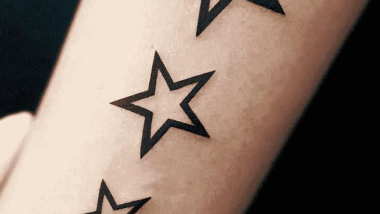 7 വർഷം മുമ്പത്തെ കൊല; കൂട്ടാളികൾ പിടിയിലായിട്ടും മുഖ്യപ്രതി മുങ്ങി, ഒടുവിൽ അകത്താക്കിയത് 'മൂന്ന് നക്ഷത്രങ്ങൾ' 7 വർഷം മുമ്പത്തെ കൊല; കൂട്ടാളികൾ പിടിയിലായിട്ടും മുഖ്യപ്രതി മുങ്ങി, ഒടുവിൽ അകത്താക്കിയത് 'മൂന്ന് നക്ഷത്രങ്ങൾ'