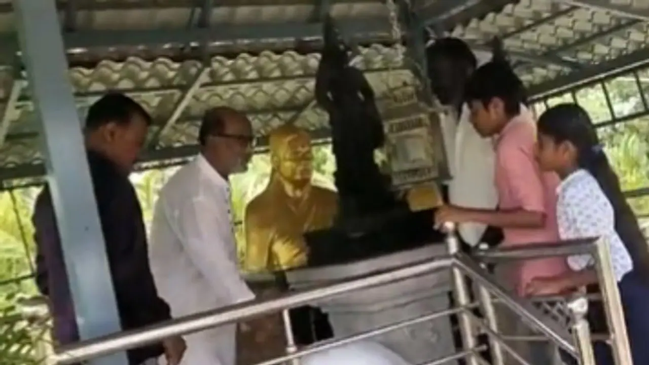 பெங்களூரு விசிட்.. தான் பிறந்த கிராமத்திற்கு சென்ற சூப்பர் ஸ்டார் ரஜினிகாந்த் ஆசி பெற்று சென்ற ரசிகர்கள்! பெங்களூரு விசிட்.. தான் பிறந்த கிராமத்திற்கு சென்ற சூப்பர் ஸ்டார் ரஜினிகாந்த் ஆசி பெற்று சென்ற ரசிகர்கள்!