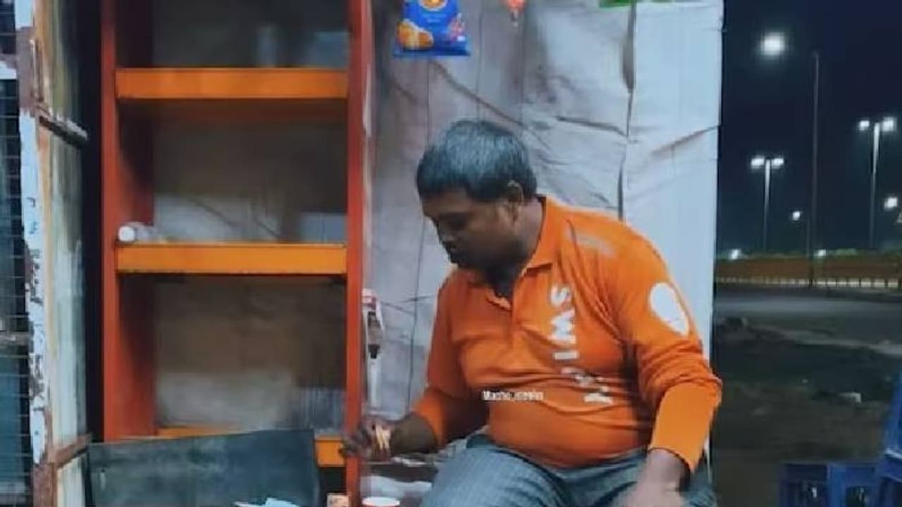 30 മിനിറ്റിനുള്ളിൽ ഭക്ഷണമെത്തിക്കുന്നവരുടെ ജീവിതം, ചായയുംബിസ്കറ്റും കൊണ്ട് വിശപ്പടക്കുന്ന ഫുഡ് ഡെലിവറി ഏജന്‍റ്