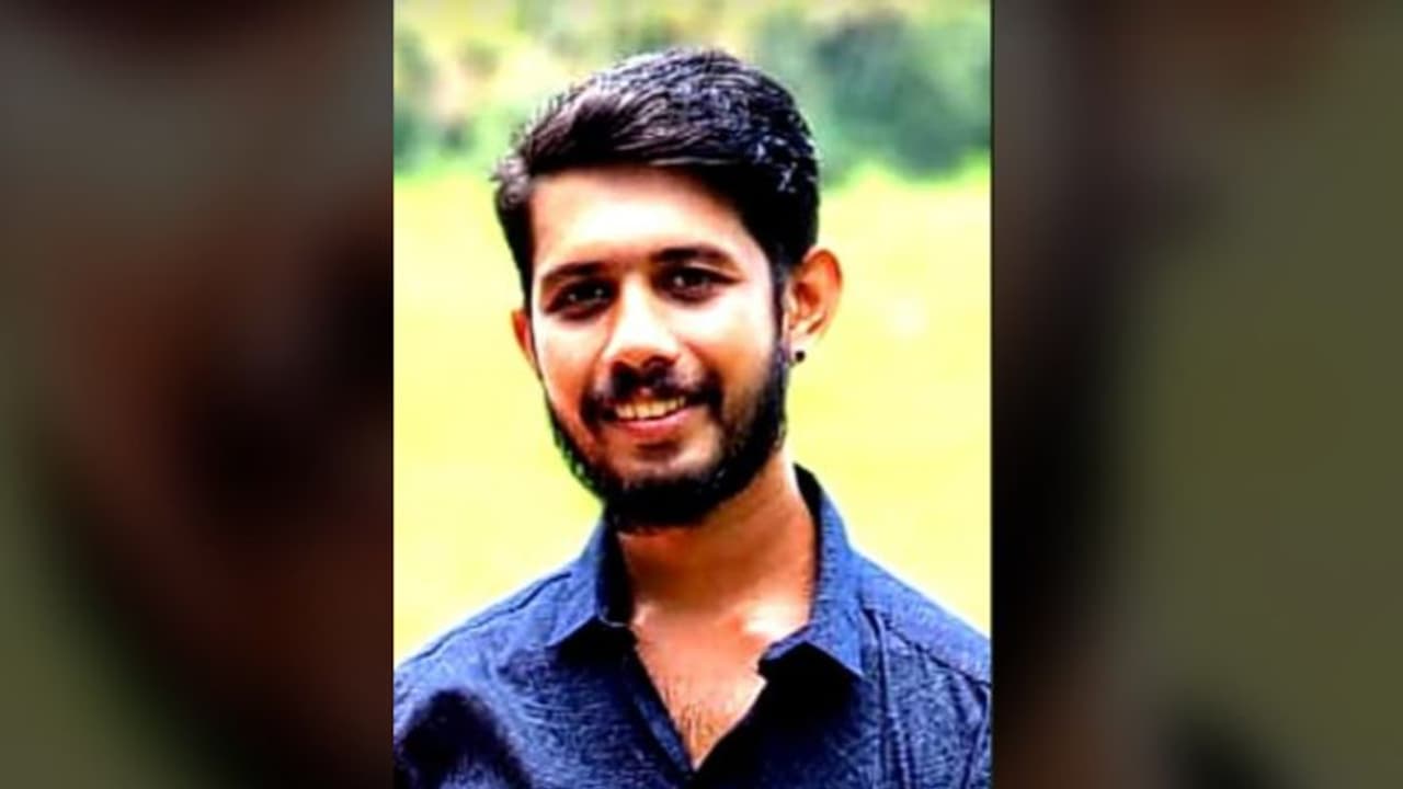 വര്‍ക്കലയില്‍ സ്വകാര്യ ബസ് ബൈക്കുമായി കൂട്ടിയിടിച്ചു; യുവാവിന് ദാരുണാന്ത്യം