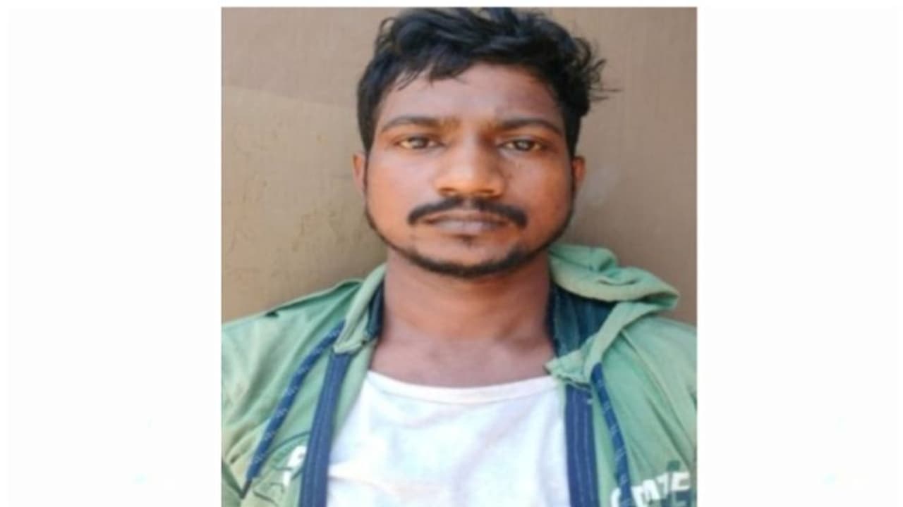 ഓട്ടോറിക്ഷ മോഷ്ടിച്ച് ആളൊഴിഞ്ഞ പറമ്പില് ഒളിപ്പിച്ചു; ഉത്തര്പ്രദേശ് സ്വദേശി കോഴിക്കോട് പിടിയില് ഓട്ടോറിക്ഷ മോഷ്ടിച്ച് ആളൊഴിഞ്ഞ പറമ്പില് ഒളിപ്പിച്ചു; ഉത്തര്പ്രദേശ് സ്വദേശി കോഴിക്കോട് പിടിയില്