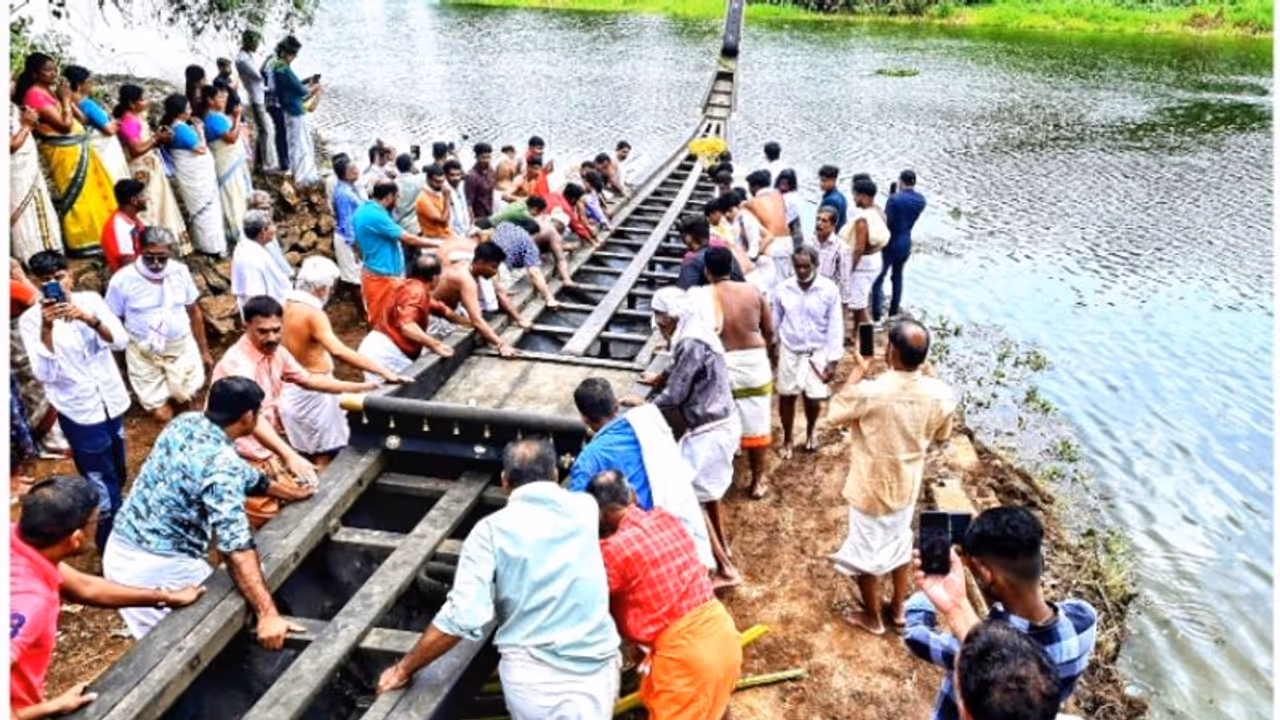 ചെന്നിത്തല പള്ളിയോടം ഇന്ന് തിരുവാറന്മുളയിലേക്ക് ചെന്നിത്തല പള്ളിയോടം ഇന്ന് തിരുവാറന്മുളയിലേക്ക്