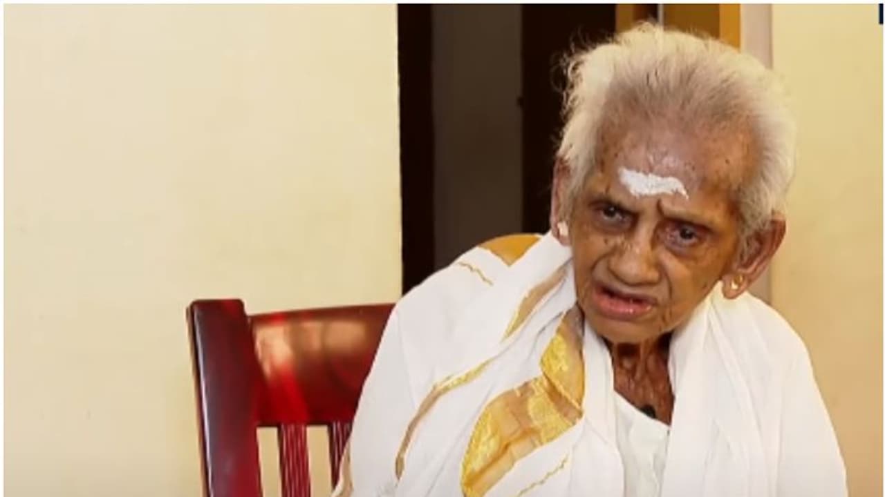 105 വയസ്; പുതുപ്പള്ളിയില് ഇത്തവണയും വോട്ട് ചെയ്യാനൊരുങ്ങി അക്ഷര മുത്തശി ആശാത്തിയമ്മ 105 വയസ്; പുതുപ്പള്ളിയില് ഇത്തവണയും വോട്ട് ചെയ്യാനൊരുങ്ങി അക്ഷര മുത്തശി ആശാത്തിയമ്മ