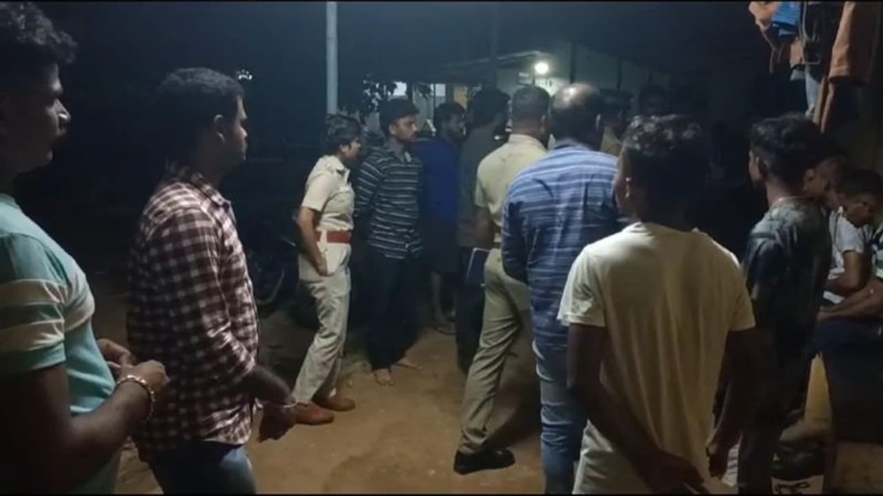 பண்ணை வீட்டில் தனியாக இருந்த மூதாட்டி கொடூரமாக அடித்து கொலை அதிர்ச்சியில் உறவினர்கள் பண்ணை வீட்டில் தனியாக இருந்த மூதாட்டி கொடூரமாக அடித்து கொலை அதிர்ச்சியில் உறவினர்கள்