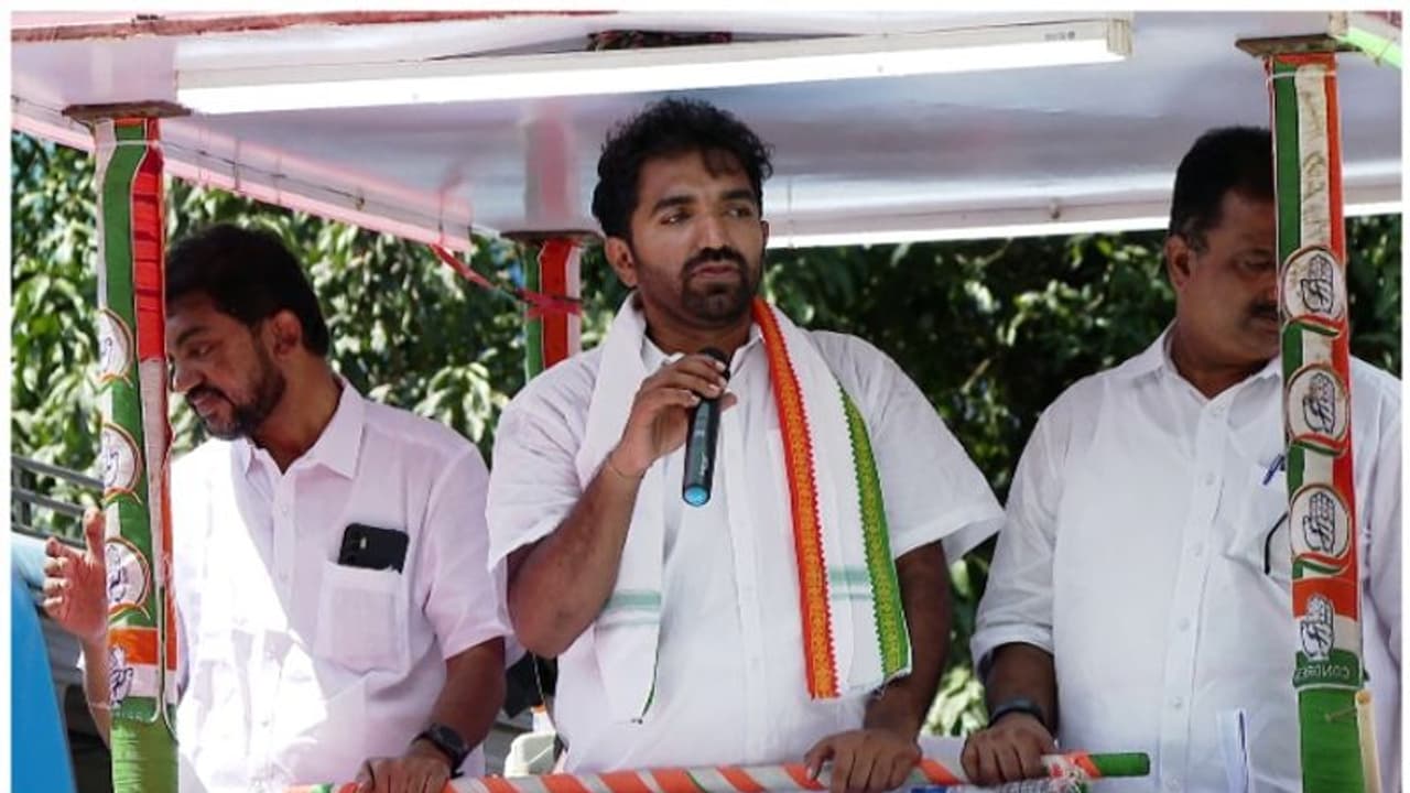 അപ്പയുടെ പേരിൽ തനിക്കെതിരെ ട്രോളുകൾ ഇറക്കുന്നു, അധിക്ഷേപം ആണ് ഇടതിന്റെ പ്രധാന അജണ്ട: ചാണ്ടി ഉമ്മൻ അപ്പയുടെ പേരിൽ തനിക്കെതിരെ ട്രോളുകൾ ഇറക്കുന്നു, അധിക്ഷേപം ആണ് ഇടതിന്റെ പ്രധാന അജണ്ട: ചാണ്ടി ഉമ്മൻ