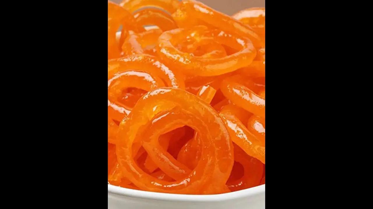 ఉదయమే వచ్చి ఓటేస్తే పోహా, జిలేబీ ఫ్రీ ఆఫర్.. ఎందుకంటే? ఉదయమే వచ్చి ఓటేస్తే పోహా, జిలేబీ ఫ్రీ ఆఫర్.. ఎందుకంటే?