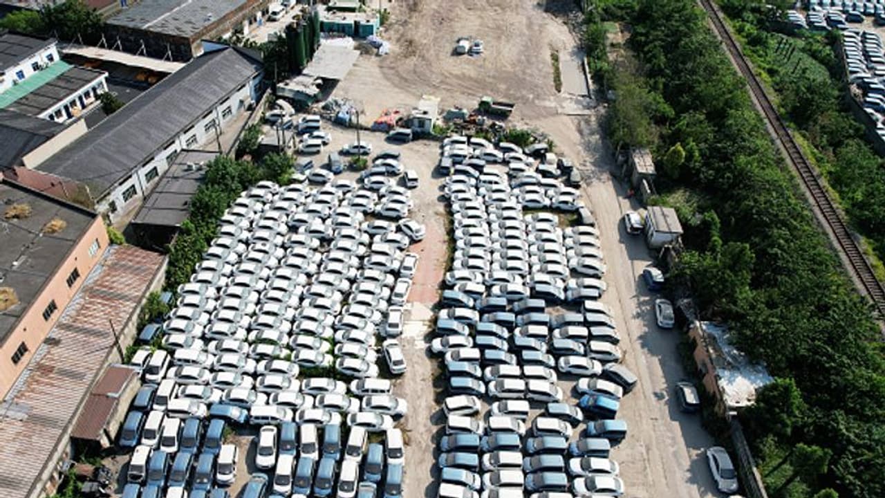 ചൈനയിലെ ഈ 'കാർ ശ്മശാന'ത്തിലുള്ളത് കോടികൾ വിലമതിക്കുന്ന വാഹനങ്ങൾ ! 