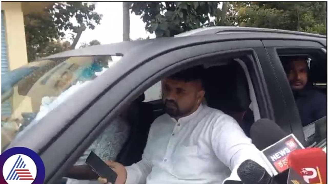 ಸಂಸದ ಸ್ಥಾನದಿಂದ ವಜಾ: ಖಾಸಗಿ ಕಾರ್ಯಕ್ರಮ ಅರ್ಧಕ್ಕೆ ನಿಲ್ಲಿಸಿ ಹೊರಟ ಪ್ರಜ್ವಲ್‌ ರೇವಣ್ಣ