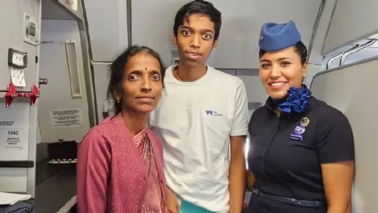 'ನೀವು ನಮ್ಮ ದೇಶದ ಹೆಮ್ಮೆ': ಚೆಸ್ ವೀರ ಪ್ರಜ್ಞಾನಂದನನ್ನು ಆತ್ಮೀಯವಾಗಿ ಸ್ವಾಗತಿಸಿದ ಇಂಡಿಗೋ ಸಿಬ್ಬಂದಿ..! 'ನೀವು ನಮ್ಮ ದೇಶದ ಹೆಮ್ಮೆ': ಚೆಸ್ ವೀರ ಪ್ರಜ್ಞಾನಂದನನ್ನು ಆತ್ಮೀಯವಾಗಿ ಸ್ವಾಗತಿಸಿದ ಇಂಡಿಗೋ ಸಿಬ್ಬಂದಿ..!