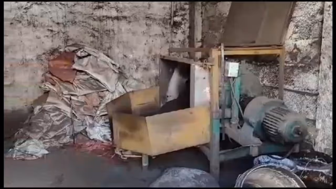 ஊதுபத்தி தயாரிக்கும் தொழிற்சாலை அரவை இயந்திரத்தில் சிக்கி சிறுவன் உயிரிழப்பு போலீசார் விசாரணை