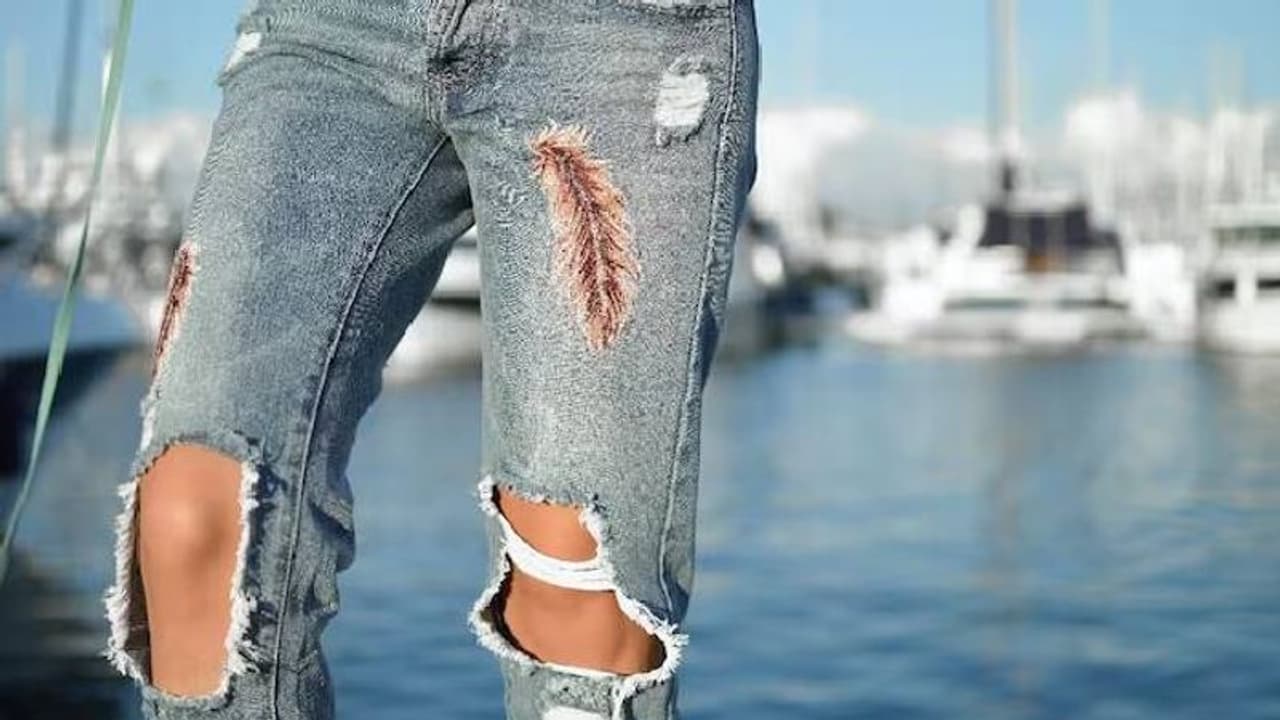 ക്യാംപസിൽ റിപ്പ്ഡ് ജീൻസ് പാടില്ല, വിദ്യാർത്ഥികളിൽ നിന്നും സത്യവാങ്മൂലം ഒപ്പിടീച്ച് വാങ്ങി കോളേജ് ക്യാംപസിൽ റിപ്പ്ഡ് ജീൻസ് പാടില്ല, വിദ്യാർത്ഥികളിൽ നിന്നും സത്യവാങ്മൂലം ഒപ്പിടീച്ച് വാങ്ങി കോളേജ്