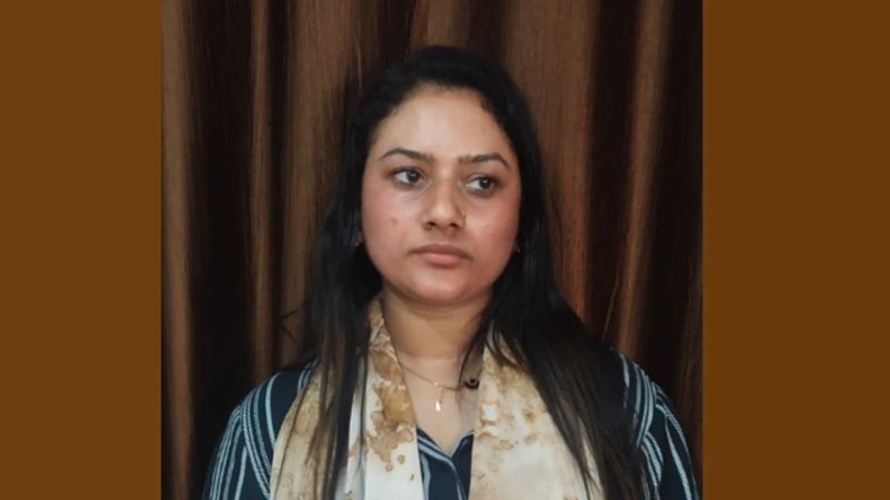 ആദ്യം സുഹൃത്തായ യുവതിയെ ബലാത്സംഗം ചെയ്യാൻ സഹായിച്ചു, പിന്നെ പരാതി നൽകാനും; കണ്ണൂർ സ്വദേശിനി 29 കാരി അറസ്റ്റിൽ ആദ്യം സുഹൃത്തായ യുവതിയെ ബലാത്സംഗം ചെയ്യാൻ സഹായിച്ചു, പിന്നെ പരാതി നൽകാനും; കണ്ണൂർ സ്വദേശിനി 29 കാരി അറസ്റ്റിൽ