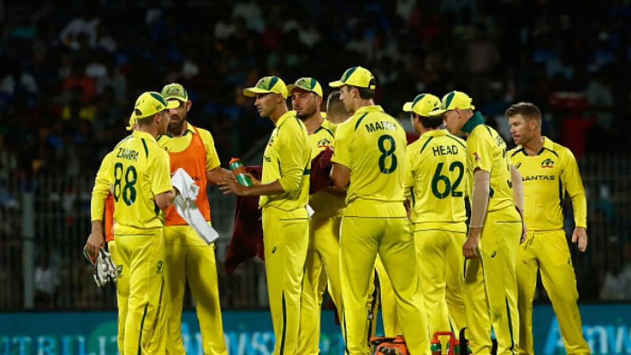 Ind vs Aus: ಎರಡನೇ ಪಂದ್ಯದಲ್ಲಿ ಟಾಸ್ ಗೆದ್ದ ಆಸ್ಟ್ರೇಲಿಯಾ ಬೌಲಿಂಗ್ ಆಯ್ಕೆ; ಉಭಯ ತಂಡದಲ್ಲೂ ಮಹತ್ವದ ಬದಲಾವಣೆ Ind vs Aus: ಎರಡನೇ ಪಂದ್ಯದಲ್ಲಿ ಟಾಸ್ ಗೆದ್ದ ಆಸ್ಟ್ರೇಲಿಯಾ ಬೌಲಿಂಗ್ ಆಯ್ಕೆ; ಉಭಯ ತಂಡದಲ್ಲೂ ಮಹತ್ವದ ಬದಲಾವಣೆ